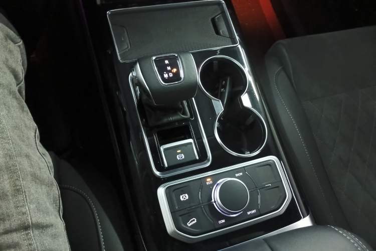 Used Hongqi HS7 2022 2.0T DCT Two-Wheel Drive Smart Connect Flagship Edition 7 Seats
