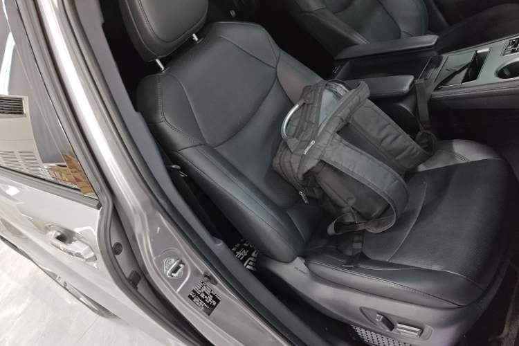 Used Toyota Sienna 2023 2.5L Hybrid Deluxe Edition