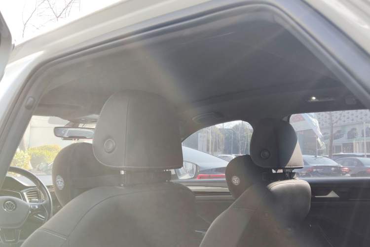 Used Volkswagen T-ROC 2021 280TSI DSG Two-Wheel Drive Luxury Smart Connectivity Version
