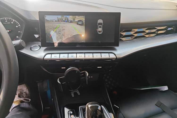 Used MG 5 2022 180 DVVT CVT Youth Luxury Edition
