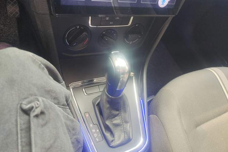 Used Volkswagen C-TREK 2018 1.5L Automatic Fashion Model