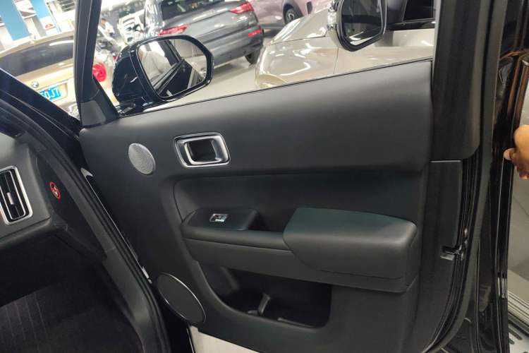 Used Li Auto L8 2023 Pro Model
