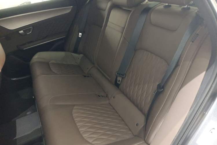 Used BYD Han 2022 EV Genesis Edition 715KM Front-Wheel-Drive Prestige Model
