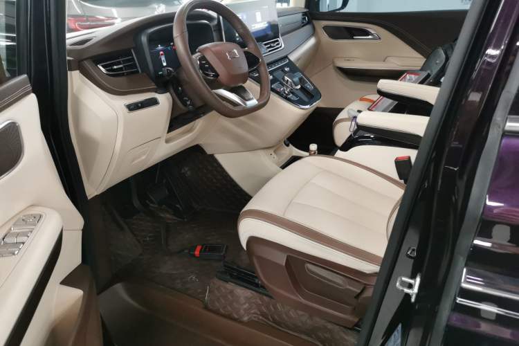 Used Bestune M9 2023 2.0T Prestige Edition
