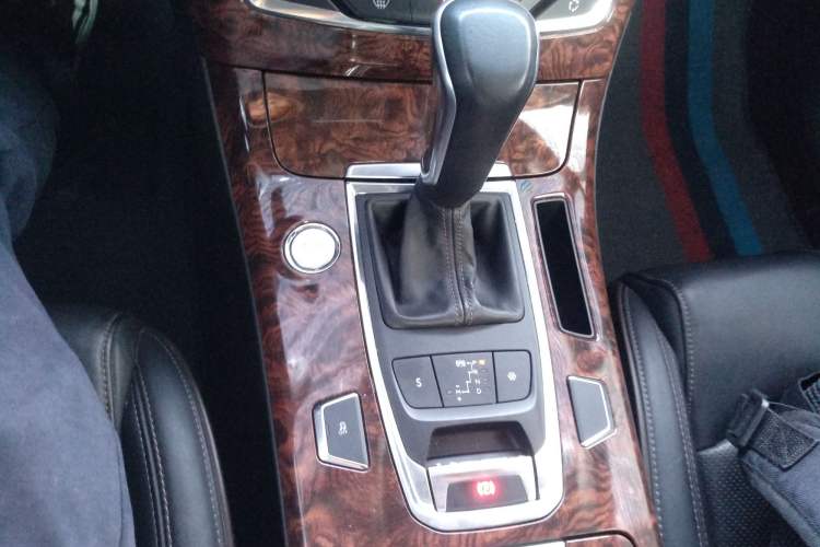 Used Dongfeng Aeolus A9 2016 1.8T Luxury Model
