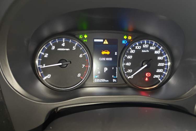 Used Mitsubishi Outlander 2019 2.4L 4x4 Zhi Xiang Edition 5 Seats China VI Standard
