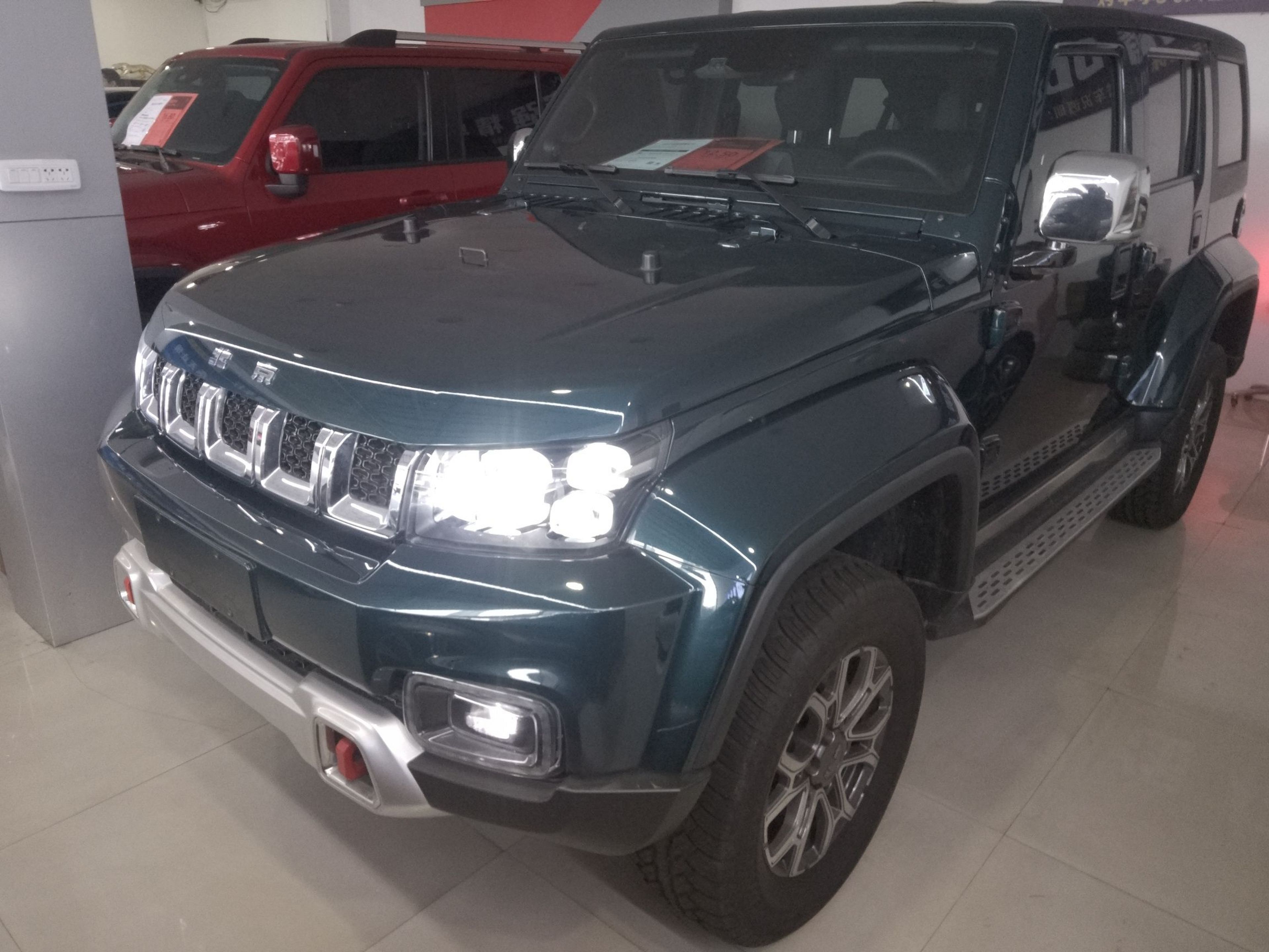 تحت مقدمة السيارة