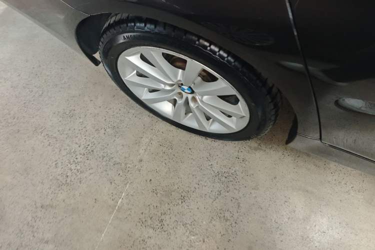 Used BMW 5 Series 2014 528Li Leading Model
