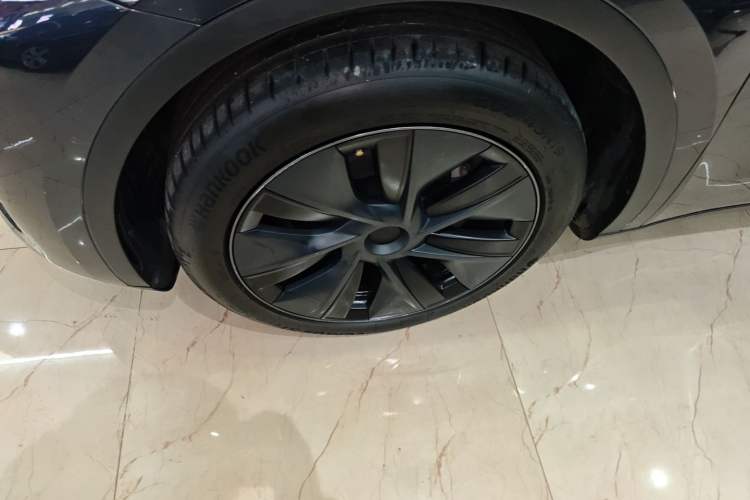 Used Tesla Model Y 2024 Long-Range All-Wheel-Drive Version