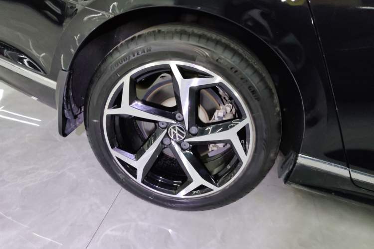 Used Volkswagen Magotan 2023 2 Million Units Limited Edition 330TSI DSG Leading Version
