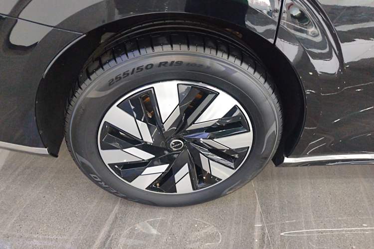 Used Volvo EM90 2025 Ultra Six-Seater