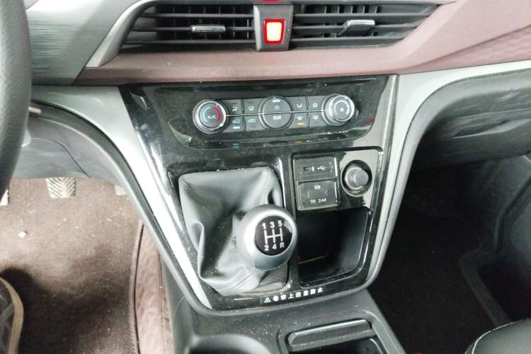 Used  M3 2023 1.8L 7/8-Seater Smart Connectivity Version