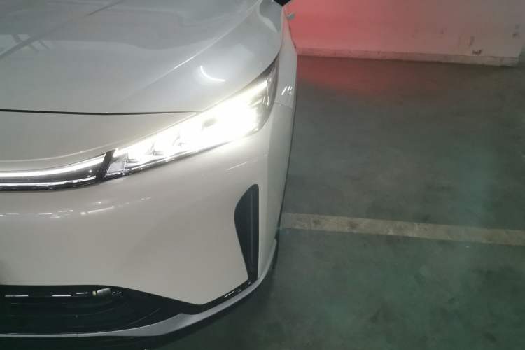 Used Roewe D5X DMH 2024 135 Tech Edition