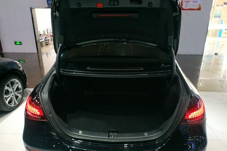 Used Mercedes-Benz E-Class 2023 Facelift E 260 L
