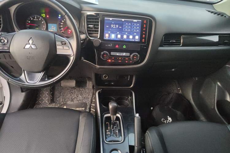 Used Mitsubishi Outlander 2018 2.0L Two-Wheel Drive Glory Edition 5 Seats
