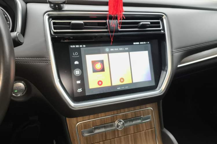 Used Roewe RX8 2019 30T Smart Connectivity Two-Wheel Drive Supreme Flagship Edition
