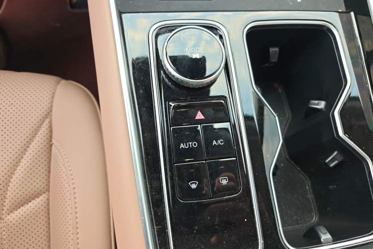 Used Chery Tiggo 8 L 2024 2.0T Two-Wheel Drive Prestige Version 5 Seats
