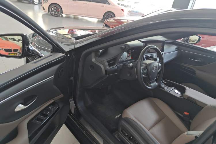 Used Lexus ES 2023 200 Excellence Edition