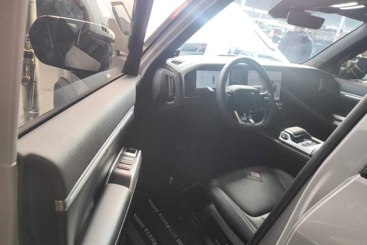 Used  G318 2024 Four-Wheel-Drive Air Suspension Model