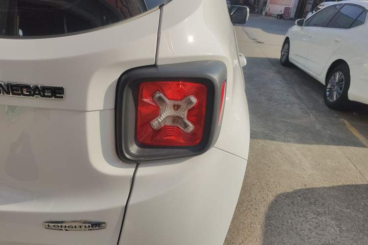 Used  Renegade 2018 Connected Large Screen Version 180T Automatic High-Energy Edition
