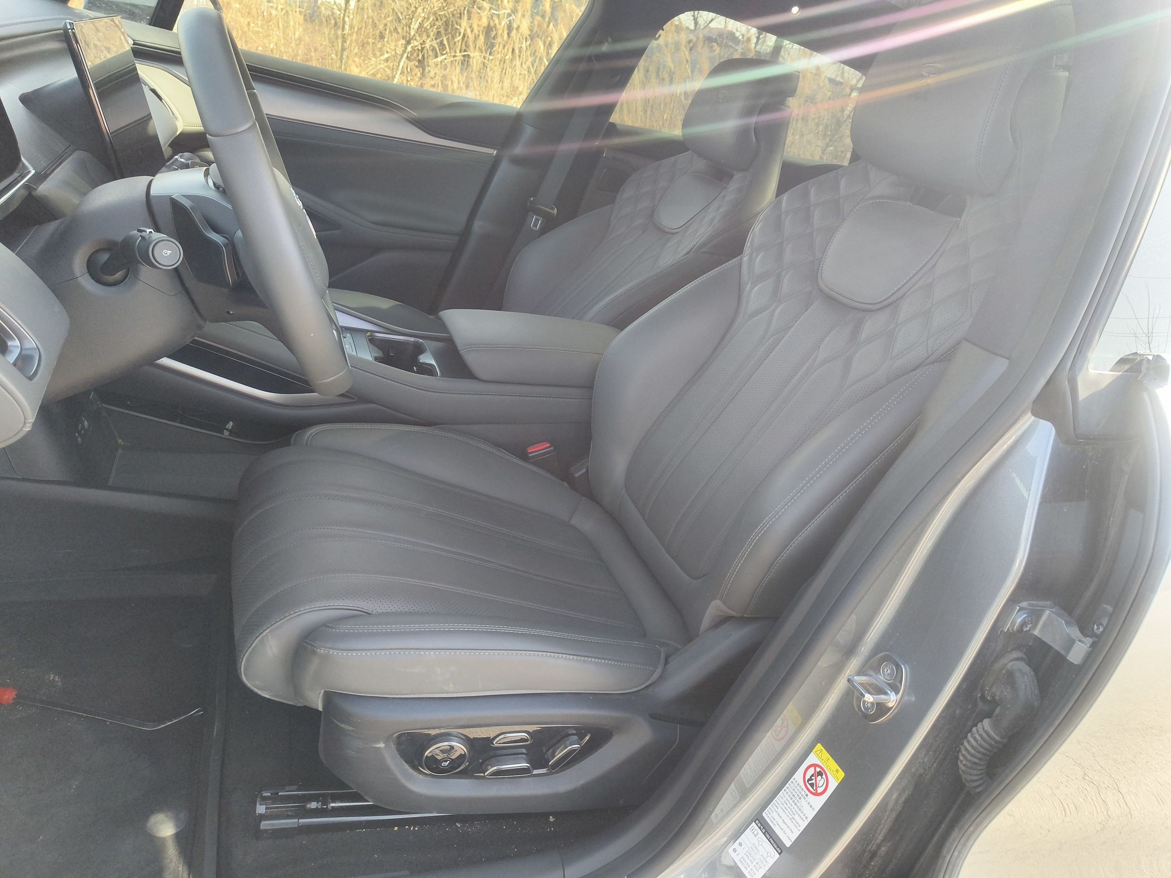 Переднее сиденье в автомобиле