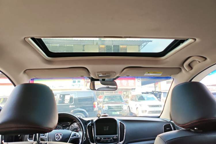 Used Baojun 560 2015 1.8L Manual Luxury Model
