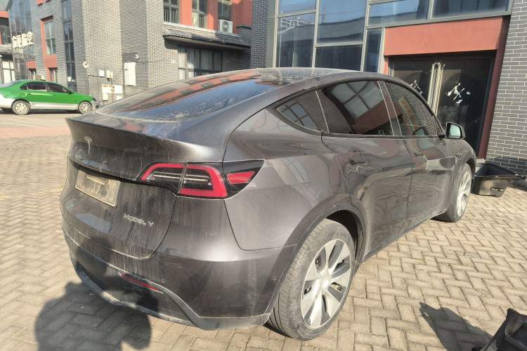 Used Tesla Model Y 2021 Long-Range All-Wheel-Drive Version 3D7
