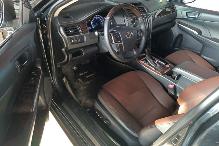 Used Toyota Camry 2016 2.5G 10th Anniversary Deluxe Navigation Edition
