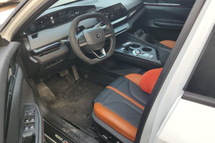 Used Changan UNI-V 2025 1.5T 500Bar Prestige Sporty Version
