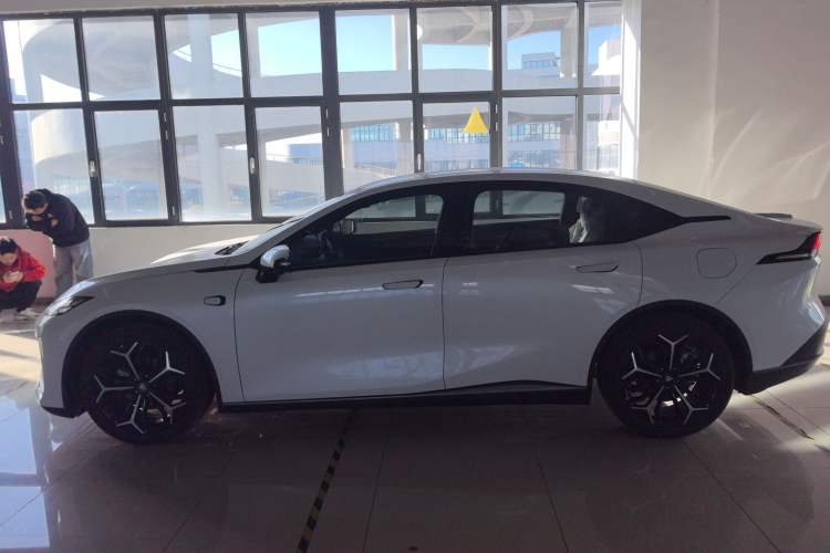 Used  L07 2024 230Max Range-Extended Version
