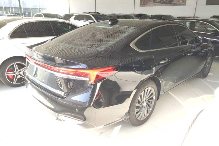 Used Buick LaCrosse 2025 28T Platinum Edition
