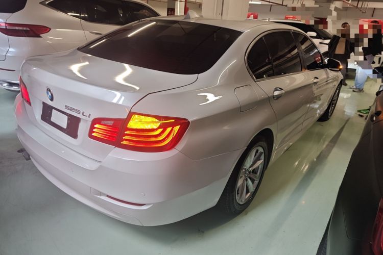 Used BMW 5 Series 2014 520Li Elegant Model
