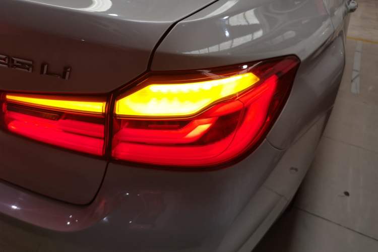 Used BMW 5 Series 2018 525Li Luxury Package
