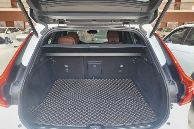 Used Volvo XC60 2023 B5 4x4 Smart Luxury Edition
