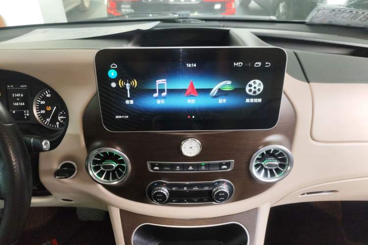 Used Mercedes-Benz Vito 2018 2.0T Business Version China VI Emission Standard
