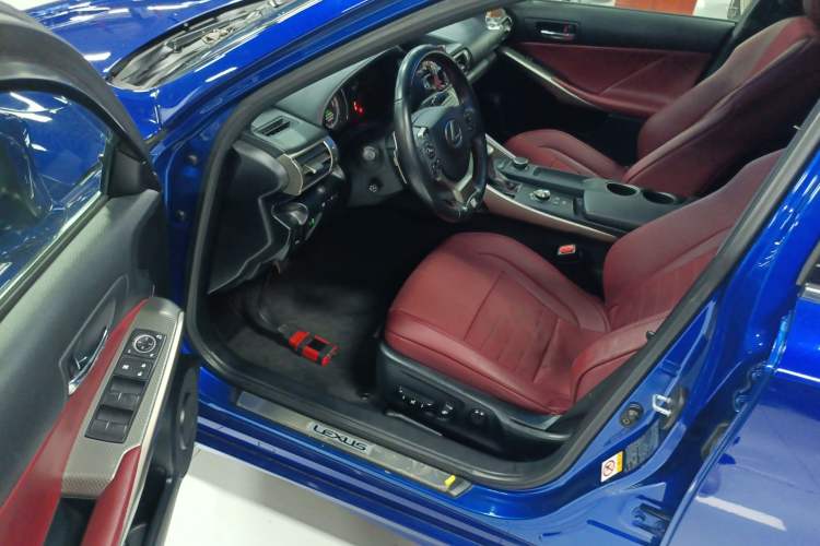 Used Lexus IS 2015 200t F SPORT
