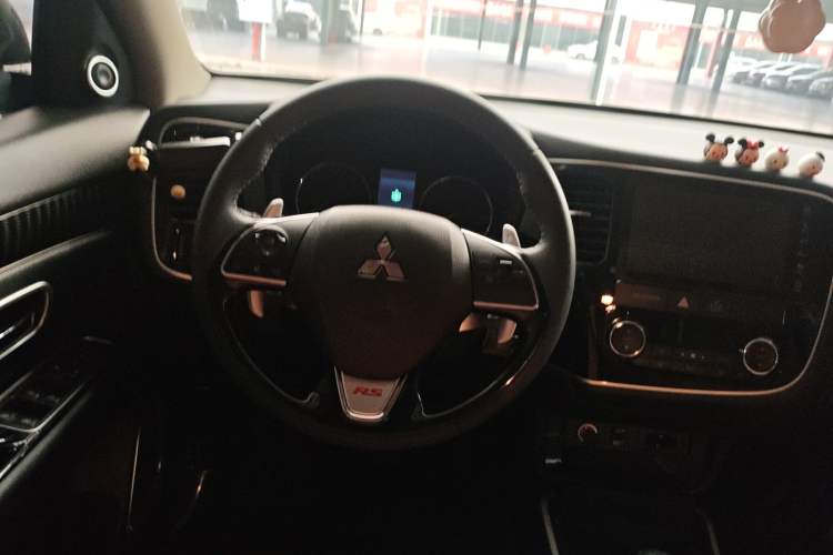 Used Mitsubishi Outlander 2021 2.4L 4x4 Zhi Xiang Edition 7 Seats