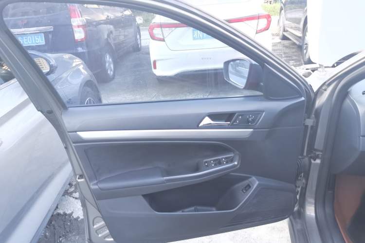 Used Volkswagen Lavida 2017 1.6L Automatic Fashion Edition
