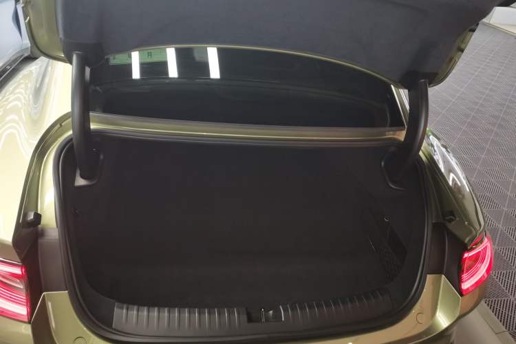 Used  SU7 2024 Rear-Drive Ultra-Long Range Advanced Pro-Level Intelligent Driving Version
