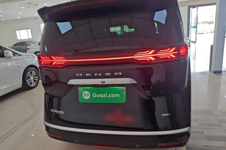 Used Denza D9 2022 DM-i 1040 Prestige Model