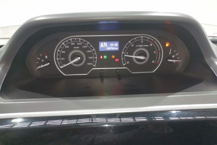 Used SAIC MAXUS Xintu V80 2021 2.0T AMT Classic Aoyuntong Short Wheelbase Mid-Roof 5/6-Seater