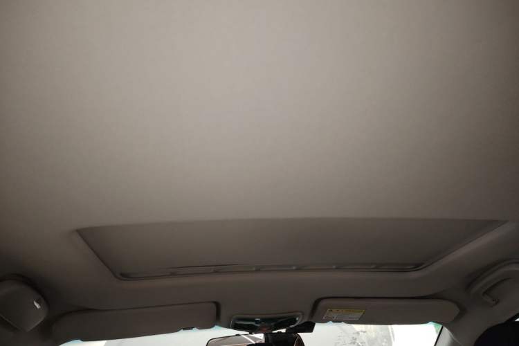 Used Roewe 350 2015 1.5L Automatic Luxury Sunroof Edition
