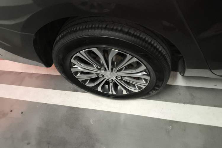 Used Buick GL8 2022 Land Cruiser Executive Class 652T Comfort Model
