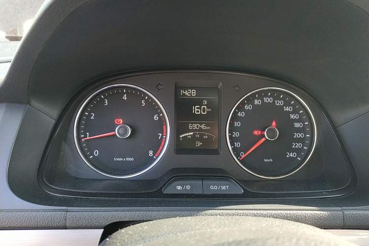 Used Volkswagen Lavida 2013 Restyled Classic 1.6L Manual Comfort Edition