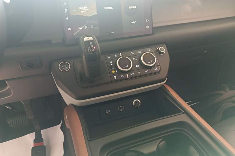 Used Land Rover Defender 2023 Facelift 110 3.0T P400 Dark Edition
