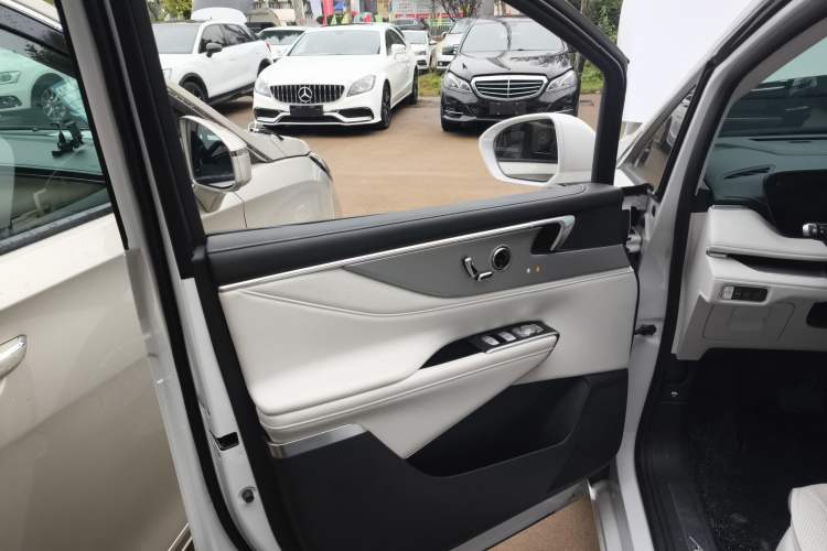 Used Buick GL8 New Energy 2024 Lu Zun Smart Edition 7-Seater
