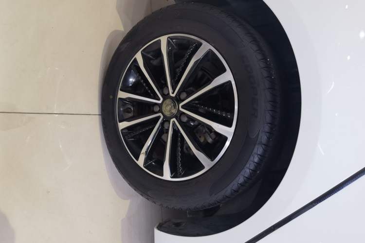 Used Roewe i5 2020 1.5L Automatic 4G Connect Luxury Flagship Edition
