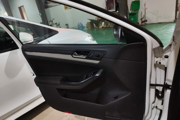 Used Volkswagen Sagitar 2018 1.6L Automatic Fashion Model