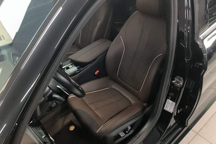 Used BMW 5 Series 2022 Restyled 530Li Leading Edition M Sport Package
