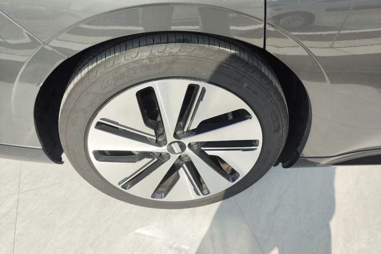 Used Geely Galaxy E8 2024 550 km Range Rear-Drive MAX
